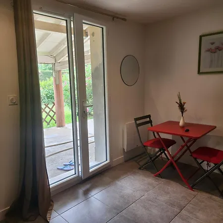 Lafe, Paisible Apartman *